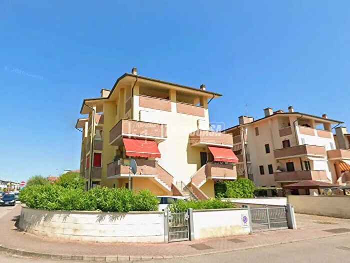 Appartamento trilocale in vendita in Via Sicilia Porto Garibaldi, Comacchio