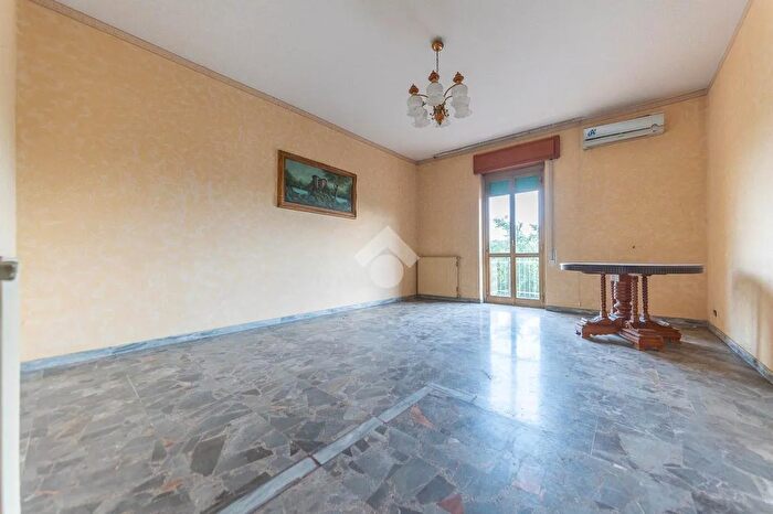 Appartamento trilocale in vendita in Via Atteone, Roma