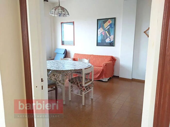 Appartamento trilocale in affitto in Viale Forlì, Cervia