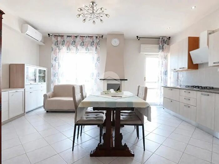 Appartamento trilocale in vendita in Via San Francesco, Silvi