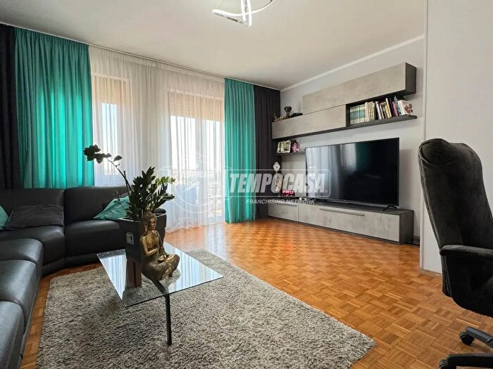 Appartamento con 5 locali in vendita in Via del Mercato, Cossato