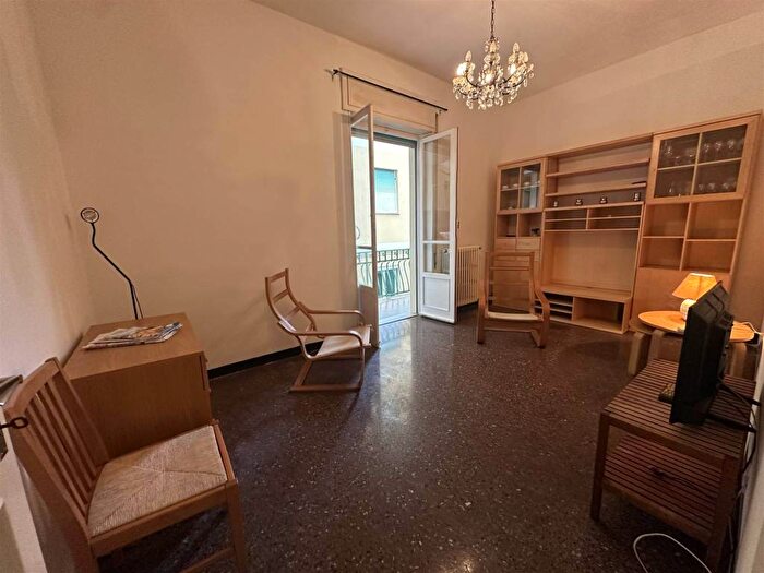 Appartamento trilocale in affitto in Via Cavalier di Malta, Centro, Noli