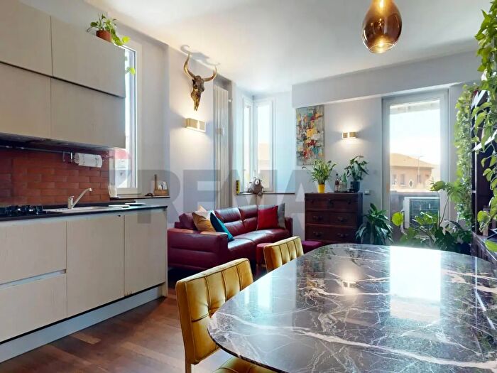 Appartamento quadrilocale in vendita in Viale San Gimignano, Milano