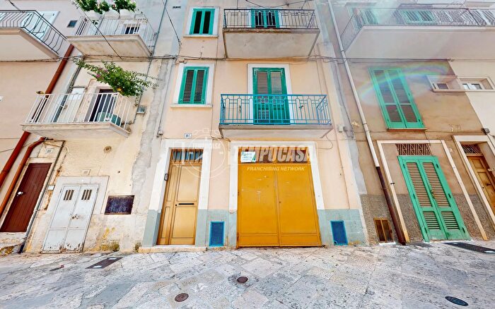 Casa trilocale in vendita in Via Vitulli, Conversano