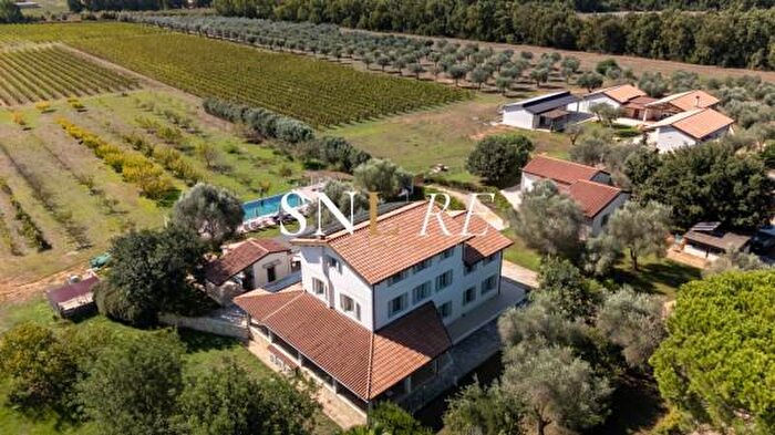 Casa con 6 locali in vendita in Via delle Nazioni Unite, Alghero