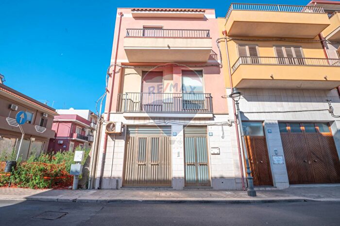 Casa con 7 locali in vendita in Via Vittorio Emanuele, Portopalo Di Capo Passero