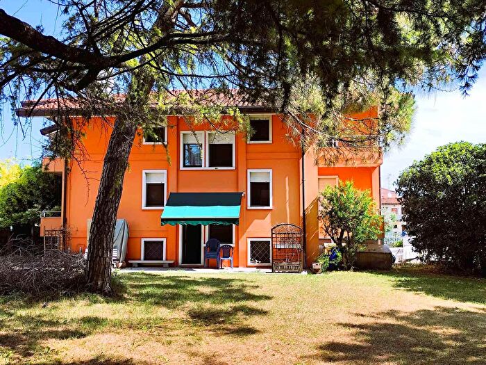 Casa con 16 locali in vendita in Via Candiani, Concordia Sagittaria