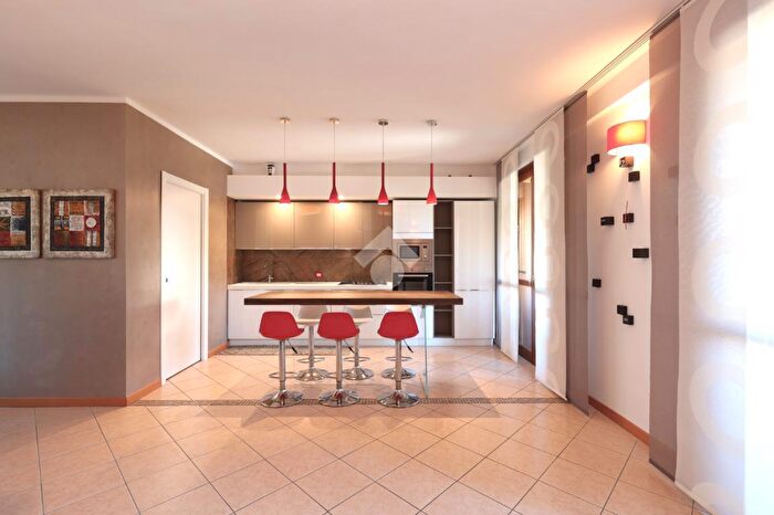 Appartamento trilocale in vendita in Via Regia Antica, Lonato