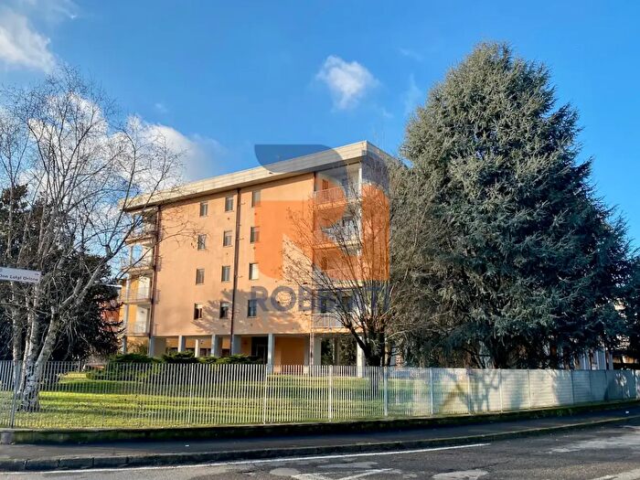 Appartamento trilocale in vendita in Via Erione, Pavia