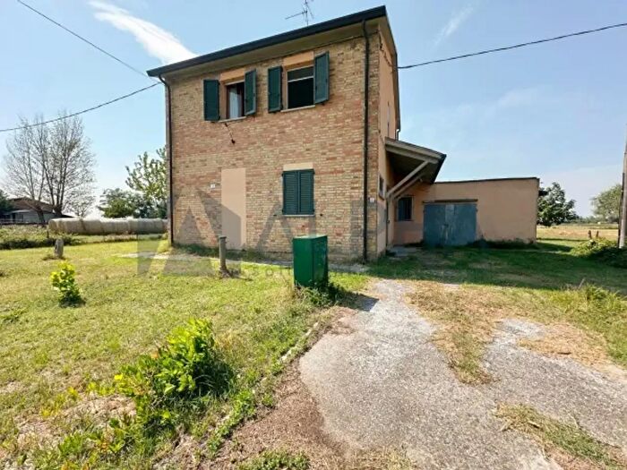 Casa con 6 locali in vendita in Via Tomba, Ravenna