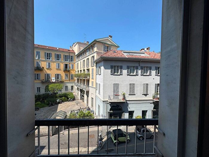 Appartamento trilocale in affitto in Via Gian Giacomo Mora, Carrobbio, Milano