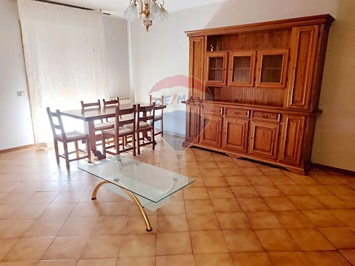 Appartamento con 6 locali in vendita in Via Levanella, Montevarchi