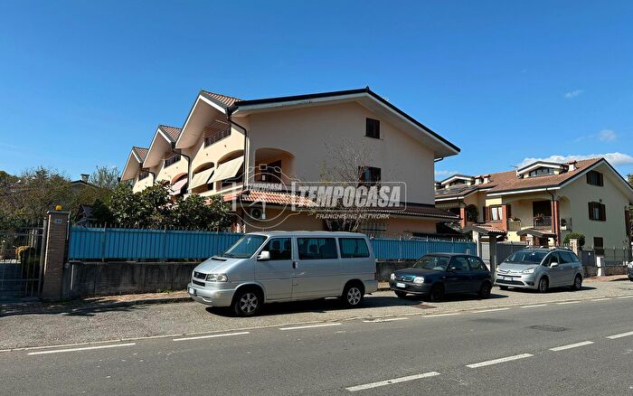 Casa con 9 locali in vendita in Via Fratelli Fiore, Leini