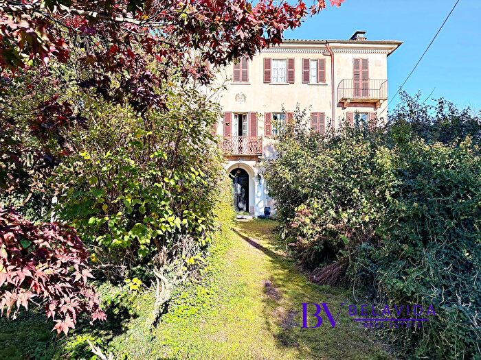 Casa con 10 locali in vendita in Via Dottor Secondino Mazzone, Serravalle Sesia
