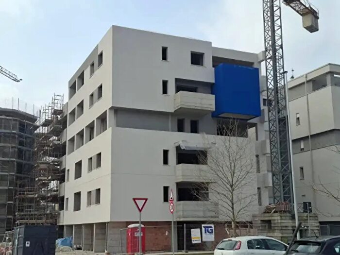 Appartamento quadrilocale in vendita in Via Argonne, Parma
