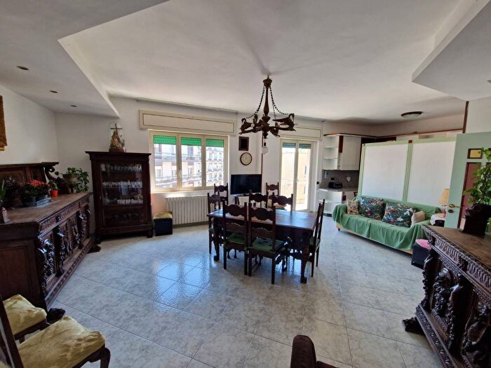 Appartamento quadrilocale in affitto in VIA SAVERIO ALTAMURA BIS, Arenella, Napoli