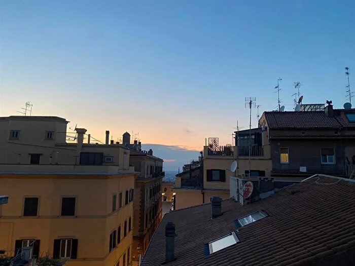 Appartamento trilocale in vendita in Via San Martino, Frascati