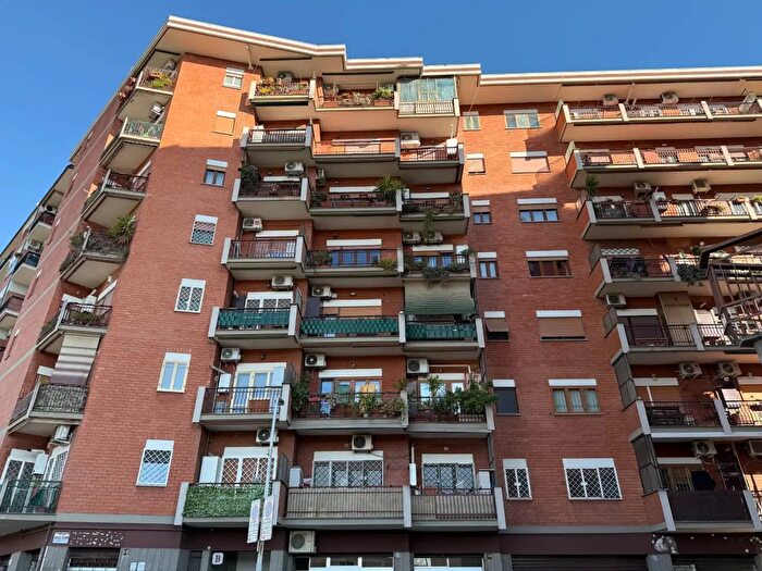 Appartamento monolocale in vendita in Via Pisino, Roma