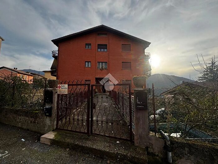 Appartamento con 6 locali in vendita in Via della Tora, Affile