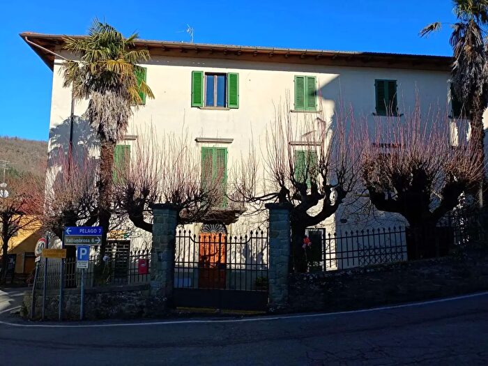 Appartamento con 5 locali in vendita in Via XV Novembre, Reggello