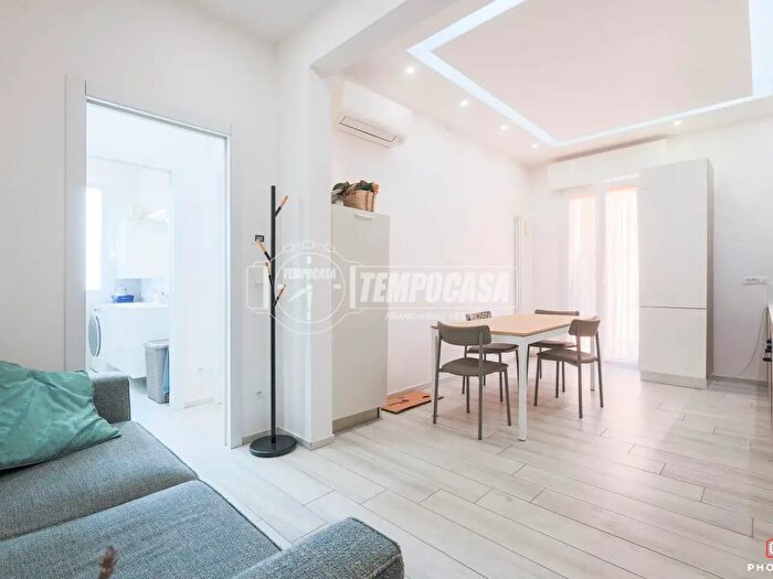 Appartamento trilocale in vendita in Via Valle d'Aosta, Bologna