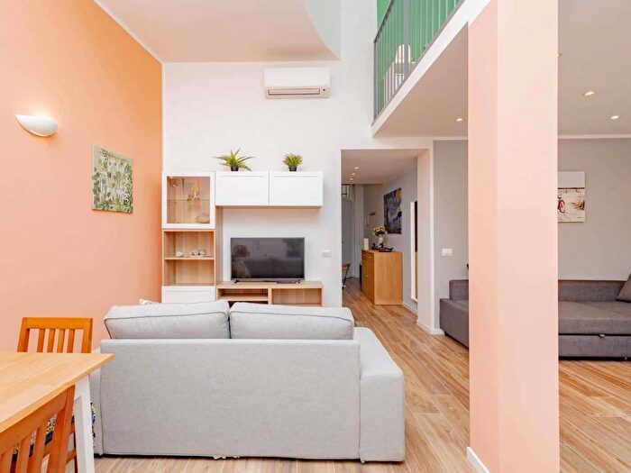 Appartamento trilocale in affitto in Via Giacomo Watt, Barona, Milano