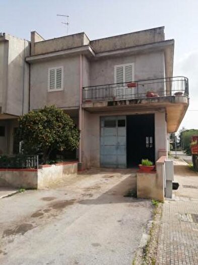 Casa con 6 locali in vendita in Montevago