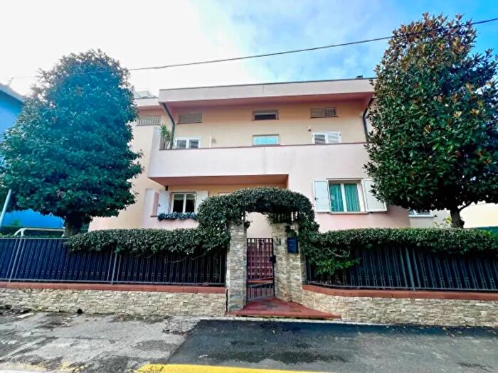 Appartamento trilocale in vendita in Viale Luigi Carlo Farini, Riccione