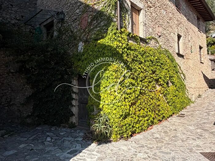 Casa quadrilocale in vendita in Camaiore