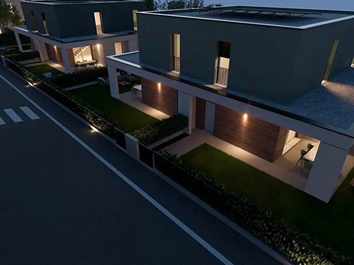 Appartamento con 6 locali in vendita in Via Perlasca, Thiene