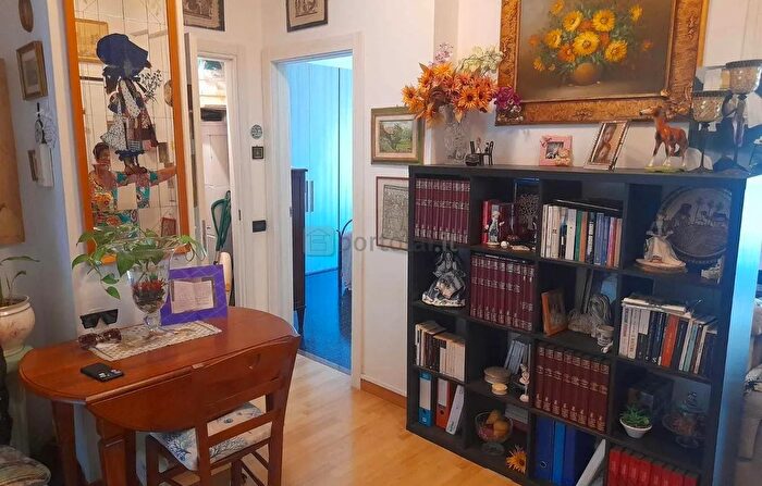 Appartamento quadrilocale in vendita in Via Molassana, Genova