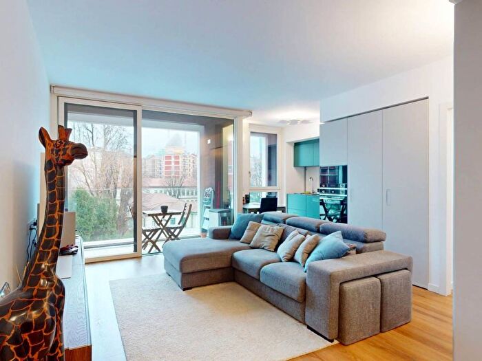 Appartamento trilocale in affitto in Via Luigi Giuseppe Faravelli, Sempione, Milano