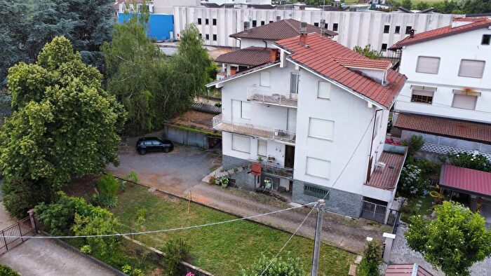 Appartamento con 6 locali in vendita in Località Casseneto, Lesegno