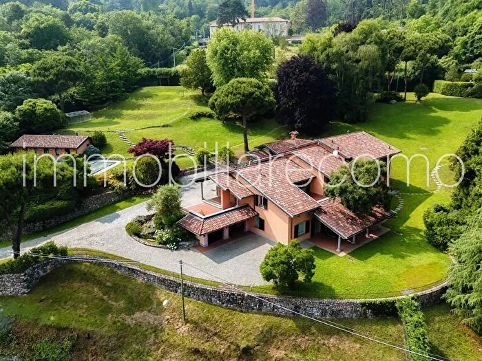 Casa con 20 locali in vendita in Via San Fermo, San Fermo Della Battaglia