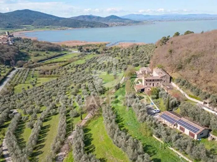 Casa con 6 locali in vendita in Strada Regionale, Magione