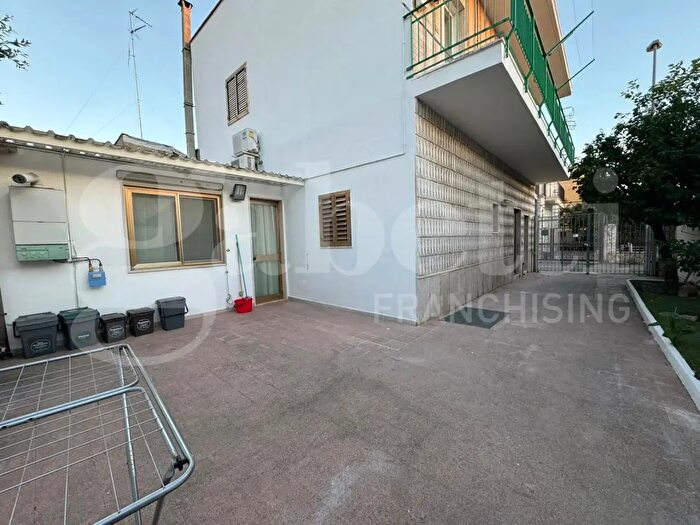 Casa con 6 locali in vendita in Via dell'Olivo, Bari