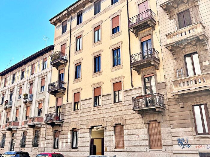 Appartamento quadrilocale in affitto in Via Antonio Sacchini, Città Studi, Milano