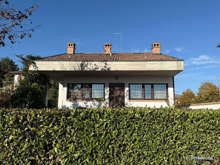 Casa con 10 locali in vendita in Via Dante Alighieri, Montechiarugolo