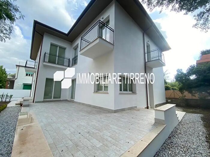 Casa con 6 locali in vendita in a Vittorio Veneto, Massa