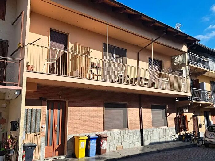 Casa con 8 locali in vendita in Via Losa, Robassomero