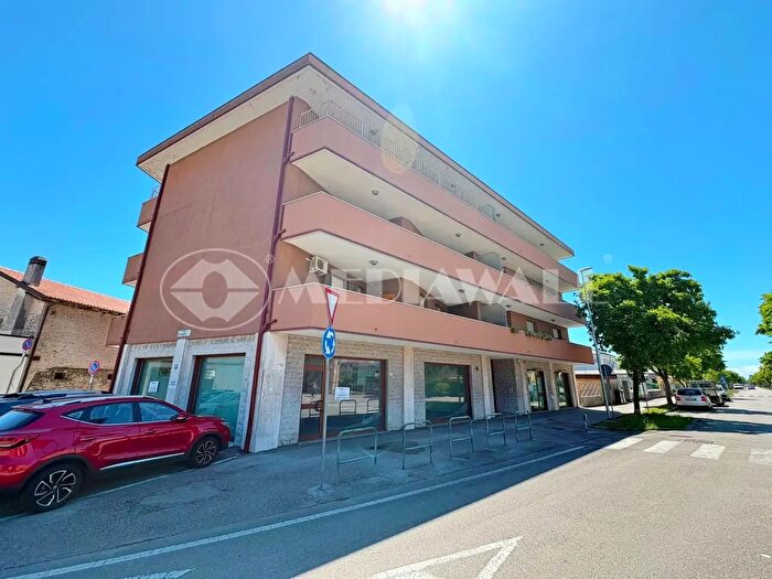 Appartamento con 10 locali in vendita in Piazza Italia, Casarsa Della Delizia