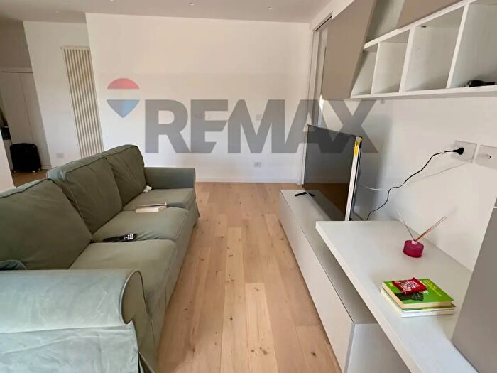 Appartamento trilocale in affitto in Via Mauro Amoruso, Bari