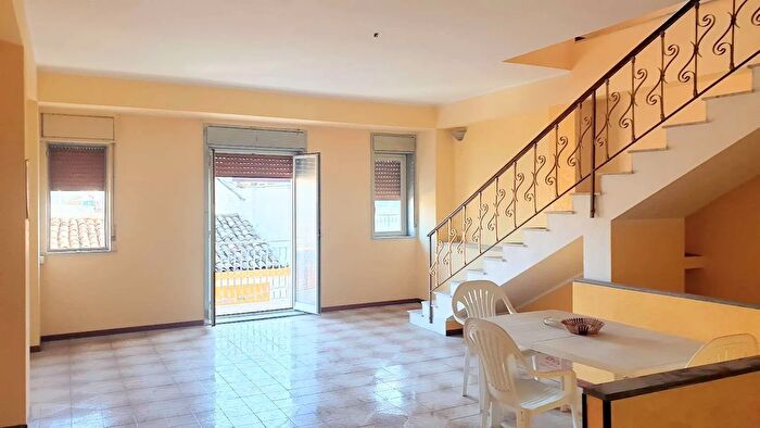 Casa con 7 locali in vendita in Via Gramsci, Riposto