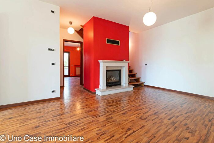 Casa con 6 locali in vendita in Via Mazzini Montalto Dora, Montalto Dora