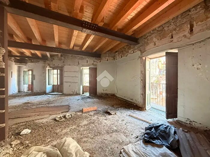 Appartamento quadrilocale in vendita in Via Lattarini, Palermo