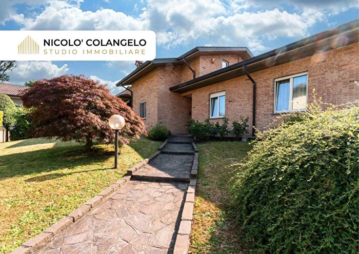 Casa quadrilocale in vendita in Via Roma, Cesate