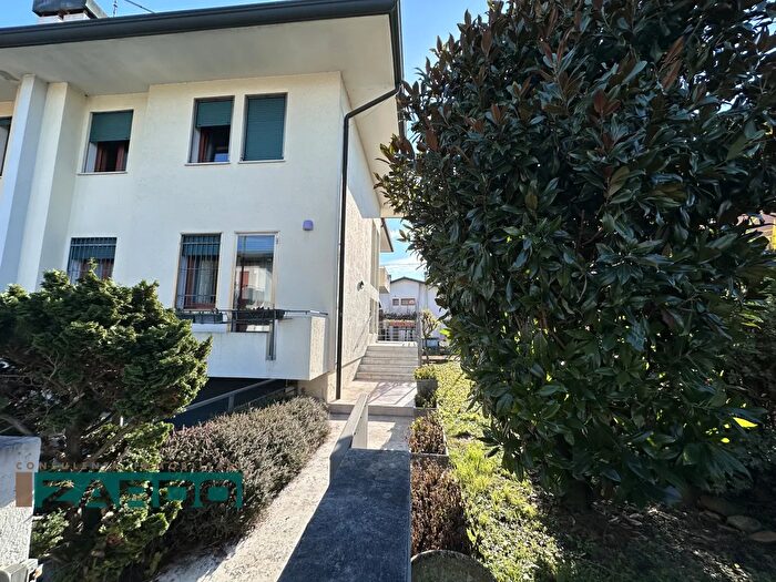 Casa con 5 locali in vendita in Via Leonardo da Vinci, Castelfranco Veneto