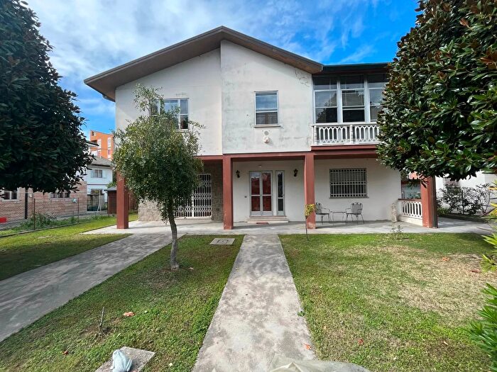 Casa con 10 locali in vendita in Copparo