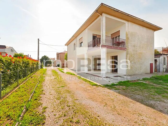 Casa con 6 locali in vendita in Jesolo