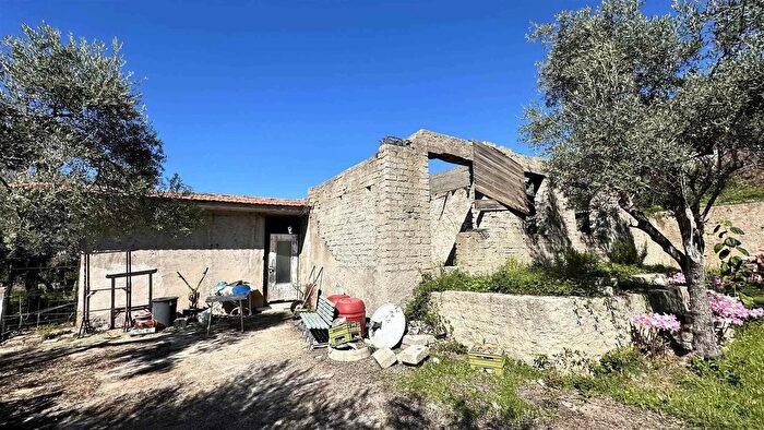 Casa con 8 locali in vendita in Gaeta